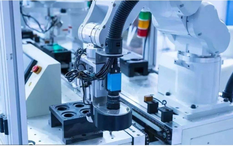 疫情推動工業(yè)企業(yè)智能制造進程，工業(yè)機器人 自動化生產(chǎn)、線上辦公成應對利器